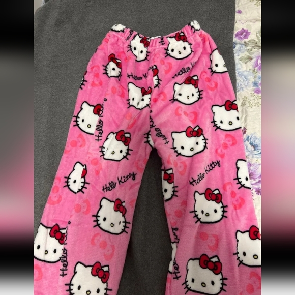 Hello Kitty Sherpa Pajama Pants - Picture 13 of 15
